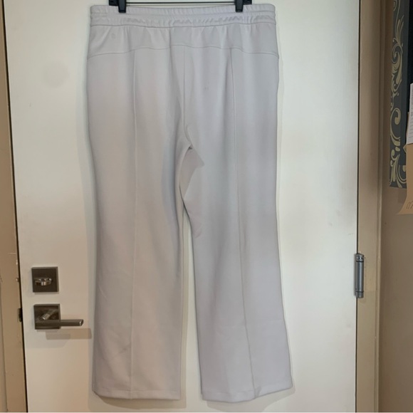 Lululemon Women’s NWT 14 soft stream high-rise pants with elastic waistband - Picture 2 of 7